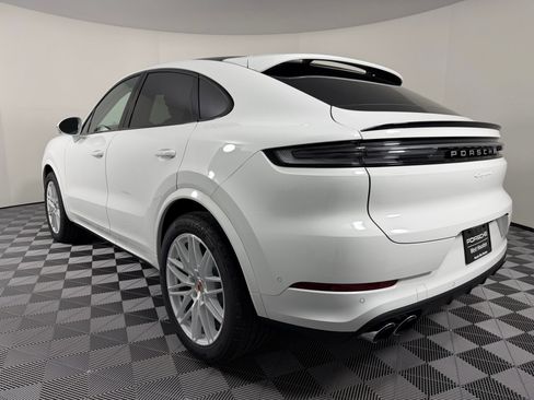 Certified 2026 Porsche Cayenne Coupe AWD/4WD image 3