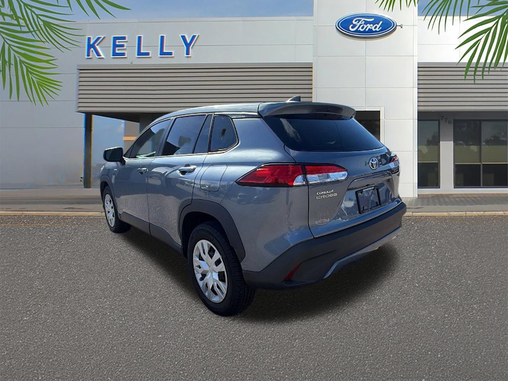 Used 2022 Toyota Corolla Cross L FWD image 3
