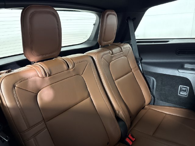 Used 2023 Lincoln Aviator Reserve w/ Equipment Group 201A AWD/4WD image 18