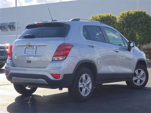 Used 2022 Chevrolet Trax LT w/ LT Convenience Package image 11
