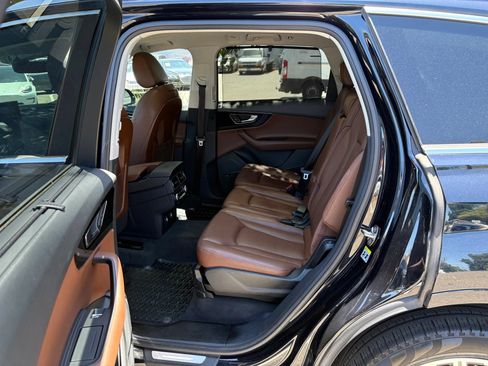 Used 2018 Audi Q7 3.0T Prestige w/ Prestige Package AWD/4WD image 11