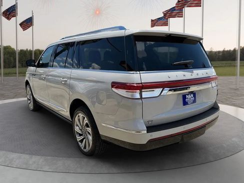 Used 2022 Lincoln Navigator L Reserve RWD image 6