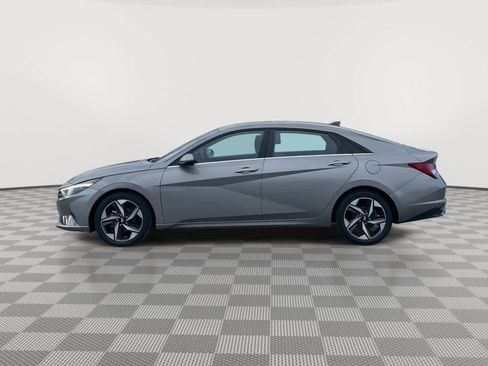Used 2023 Hyundai Elantra Limited image 5