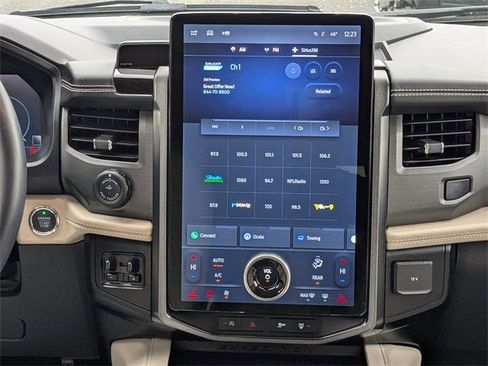 Used 2024 Ford Expedition Platinum image 17