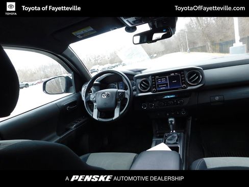 Used 2021 Toyota Tacoma TRD Off-Road image 3