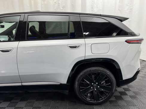 Used 2024 Jeep Wagoneer Launch Edition image 5