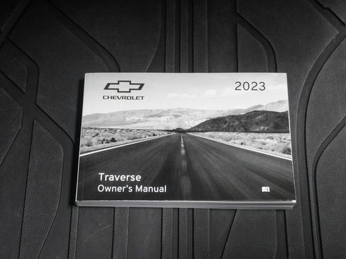 Used 2023 Chevrolet Traverse LT image 31