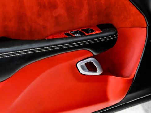 Used 2016 Dodge Challenger SRT image 45