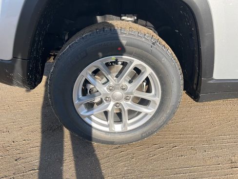 New 2025 Jeep Grand Cherokee Laredo X image 9