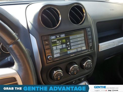 Used 2017 Jeep Compass Latitude image 15