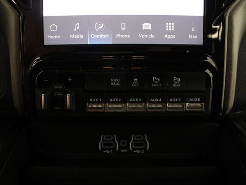 New 2026 RAM 2500 Big Horn AWD/4WD image 7