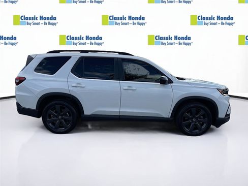 Certified 2025 Honda Pilot Sport image 9