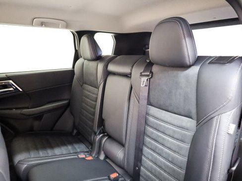 New 2025 Mitsubishi Outlander SE image 20