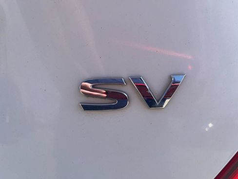 Used 2018 Nissan Versa SV FWD image 9