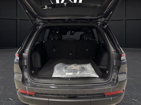 New 2025 Jeep Grand Cherokee Limited w/ Black Appearance Package image 15