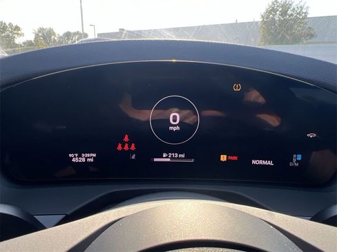 Used 2025 Porsche Panamera 4 image 16