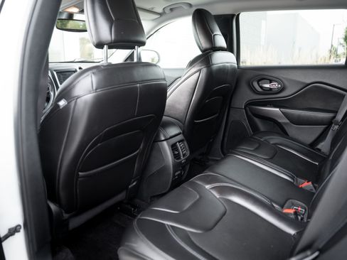 Used 2019 Jeep Cherokee Latitude Plus w/ Comfort/Convenience Group image 16