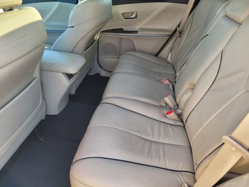 Used 2010 Toyota Venza AWD image 10