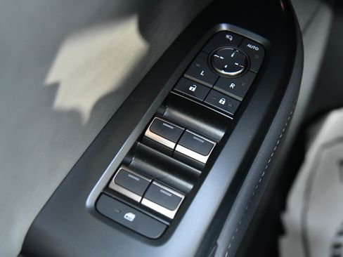 Used 2024 Lexus RZ 300e Premium image 37