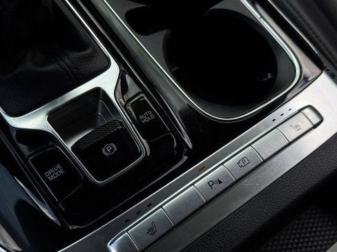 Used 2024 Kia Carnival EX FWD image 21