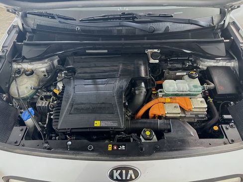 Used 2018 Kia Niro LX image 25