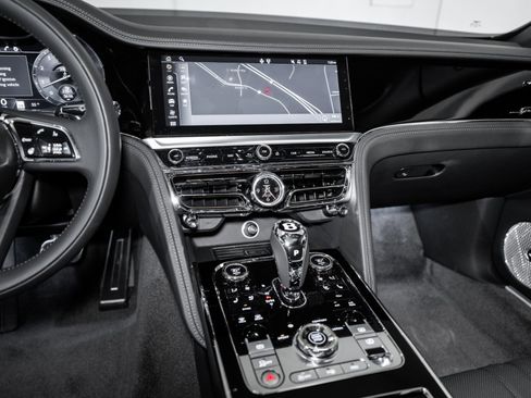 Used 2024 Bentley Flying Spur W12 image 33