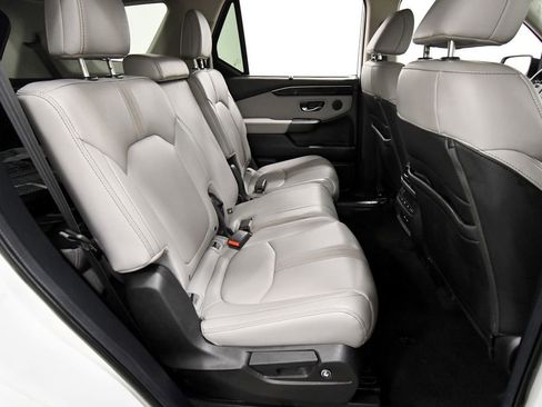 Used 2025 Honda Pilot EX-L image 17