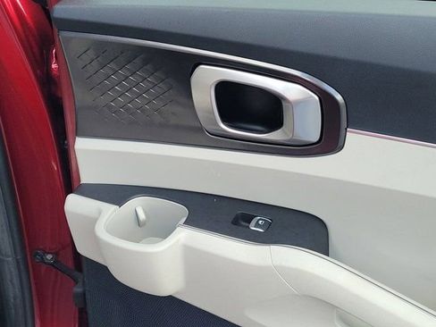 Used 2021 Kia Sorento S image 11