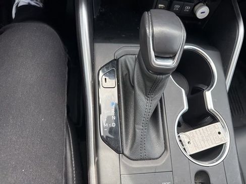 Used 2021 Toyota Highlander XLE image 19