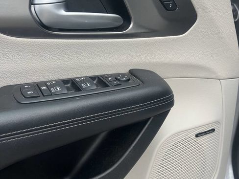 Used 2018 Chrysler Pacifica Limited w/ Advanced Safetytec Group image 9
