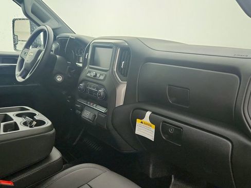 Used 2017 Chevrolet Express 3500 Extended RWD image 18