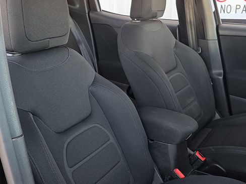 Used 2019 Jeep Renegade Latitude image 30