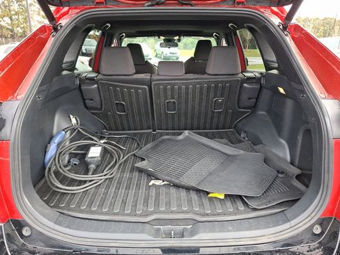 Used 2021 Toyota RAV4 SE image 28