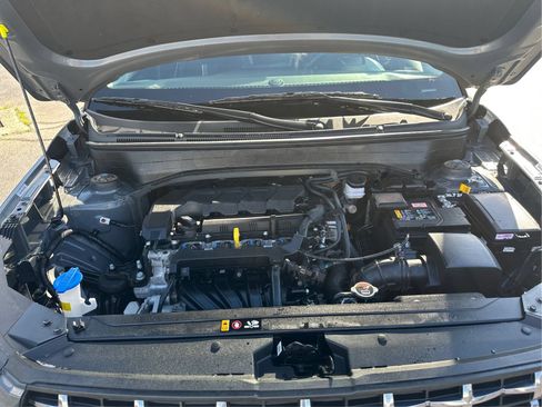 Used 2025 Hyundai Venue Limited FWD image 11