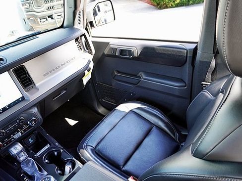 Used 2025 Ford Bronco Outer Banks image 21