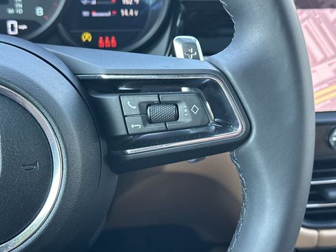 Certified 2026 Porsche Macan AWD/4WD image 28