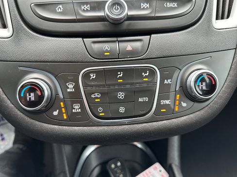 Used 2022 Chevrolet Malibu LT FWD image 28