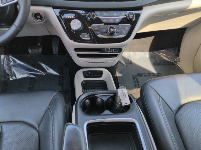 Certified 2024 Chrysler Pacifica Touring-L FWD image 18