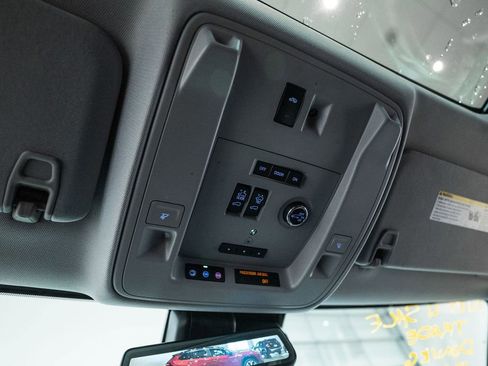 Used 2020 Cadillac Escalade Luxury image 25