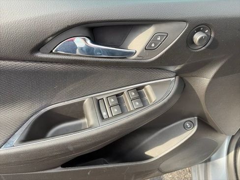 Used 2018 Chevrolet Cruze LT w/ Convenience Package FWD image 8