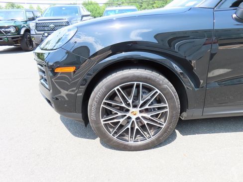 Used 2024 Porsche Cayenne Coupe image 12