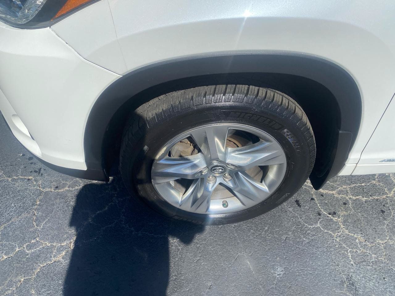 Used 2018 Toyota Highlander Limited AWD/4WD image 5