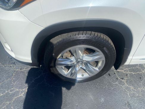 Used 2018 Toyota Highlander Limited AWD/4WD image 5