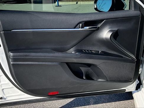 Used 2020 Toyota Camry SE image 23