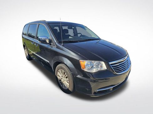 Used 2015 Chrysler Town & Country Touring-L w/ Driver Convenience Group FWD image 1