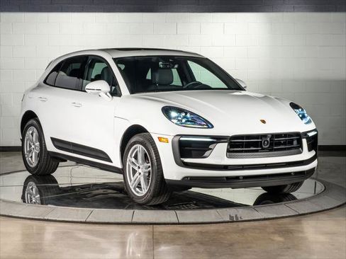 Used 2025 Porsche Macan AWD/4WD image 7