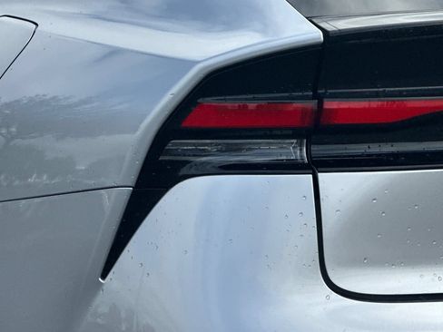 Used 2023 Toyota Prius LE FWD image 45
