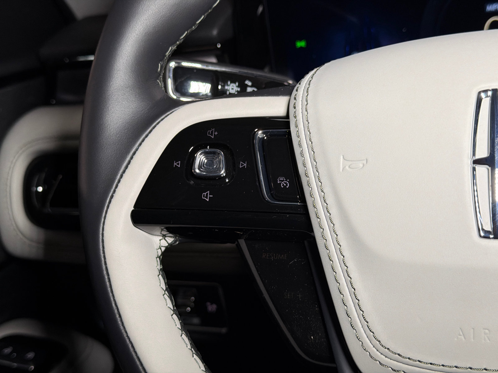 New 2027 Lincoln Aviator AWD image 20