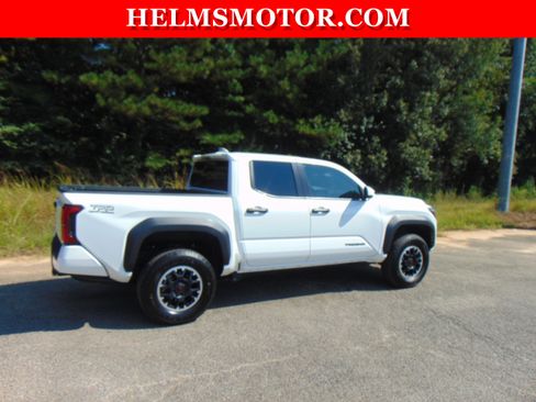 Used 2024 Toyota Tacoma TRD Off-Road image 13