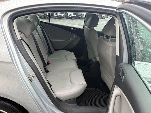 Used 2010 Volkswagen Passat Komfort image 25